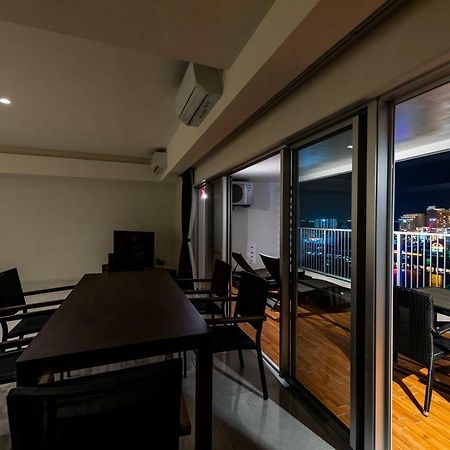 Condo Royal Ryu Kyu Chatan Exterior photo