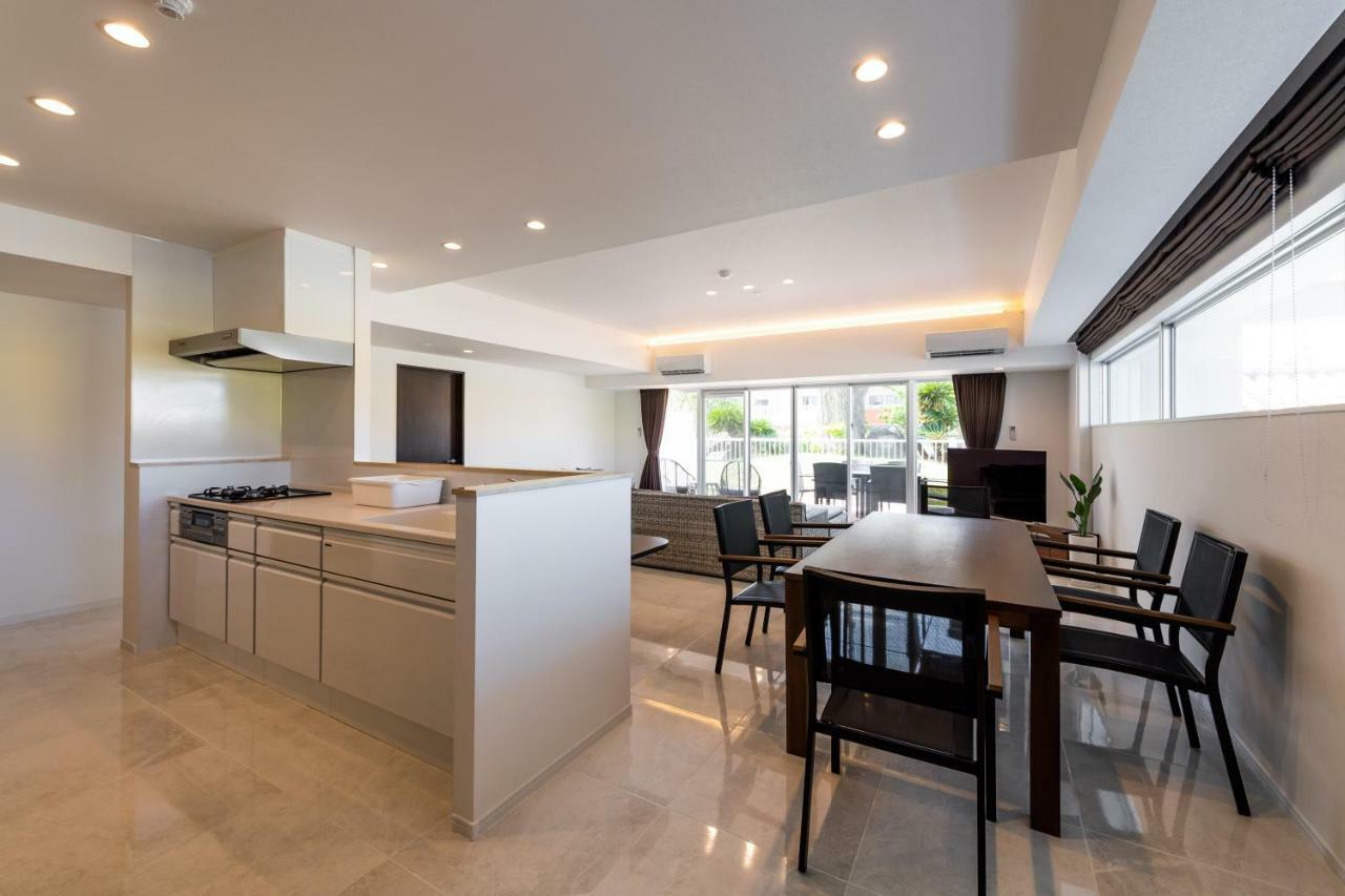 Condo Royal Ryu Kyu Chatan Exterior photo