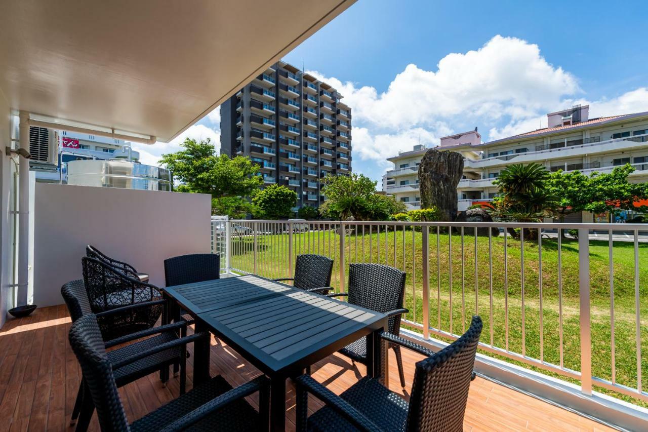Condo Royal Ryu Kyu Chatan Exterior photo