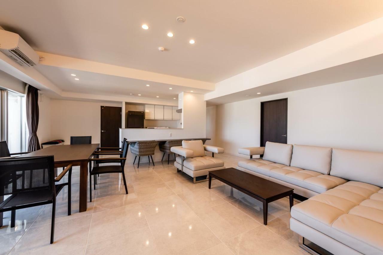Condo Royal Ryu Kyu Chatan Exterior photo