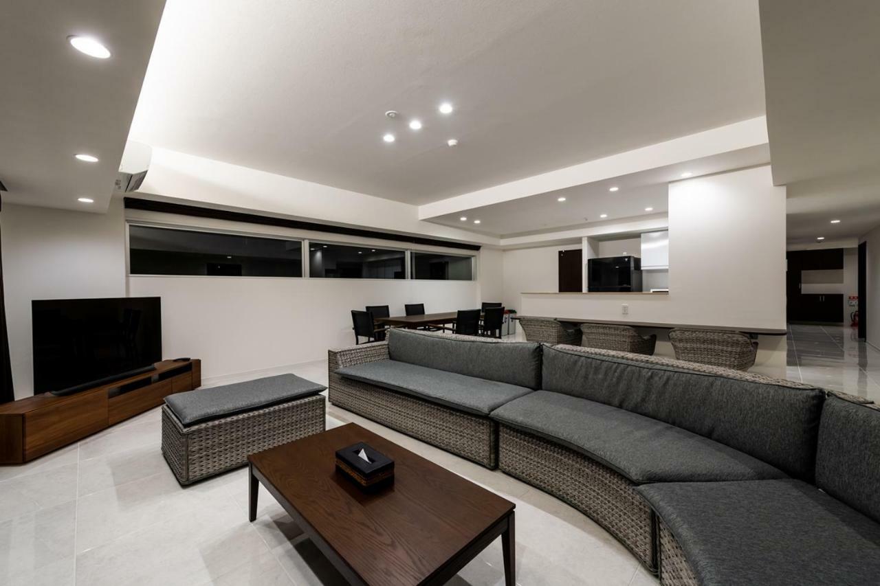 Condo Royal Ryu Kyu Chatan Exterior photo